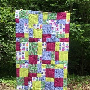 NWT. Hand Crafted Garden Print Quilt